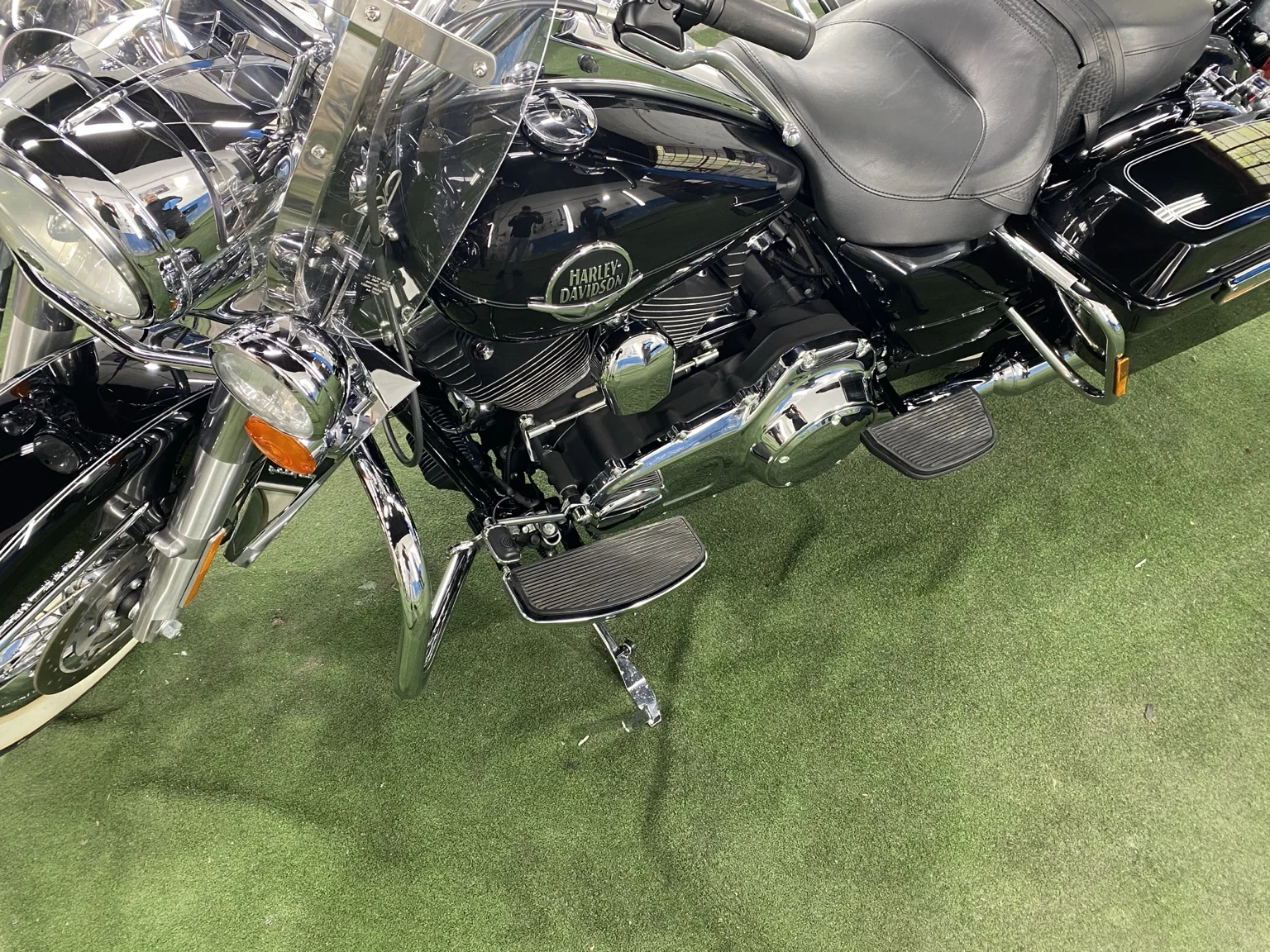 Lack- und Chromdetails einer Harley-Davidson in unserer Werkstatt